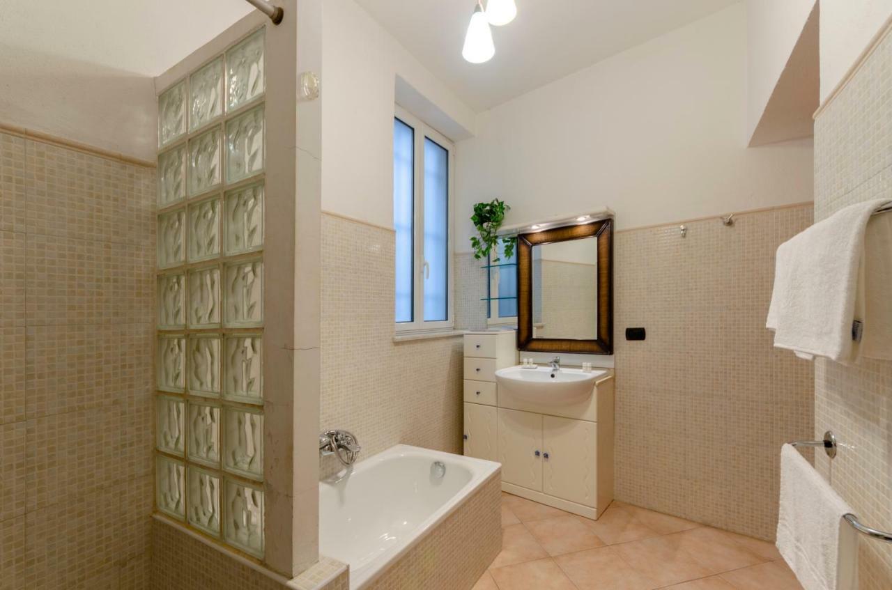 Apartmán Joivy Warm Family Apt Near Porto Antico Janov Exteriér fotografie
